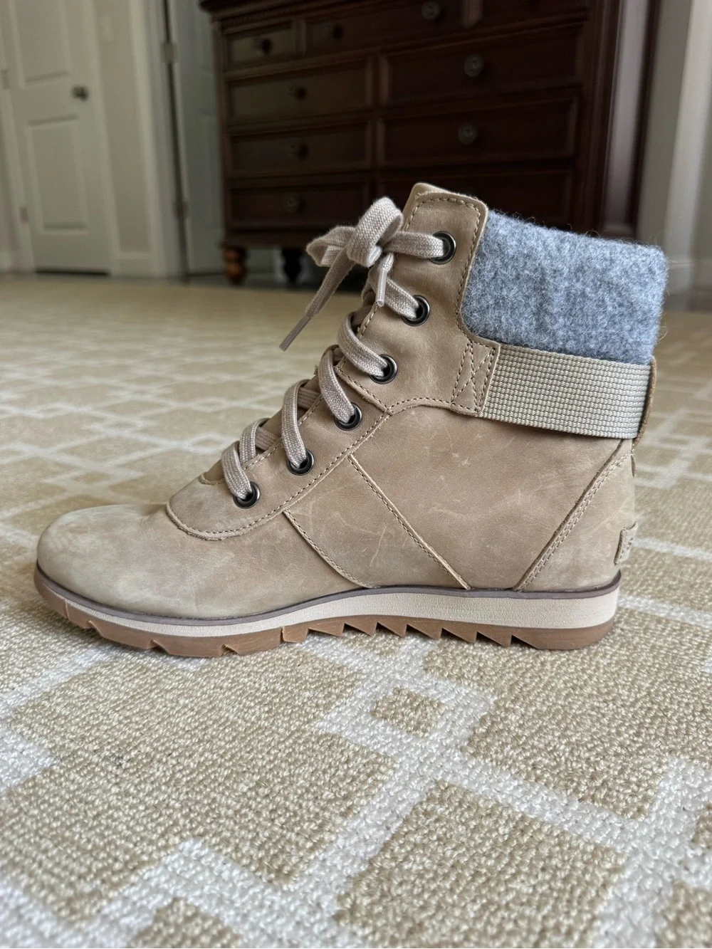 Sorel Harlow Conquest Waterproof Leather Ankle Boots Taupe Beige Gray 8.5